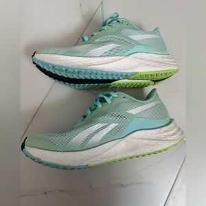 Reebok memory foam running sneakers size 6